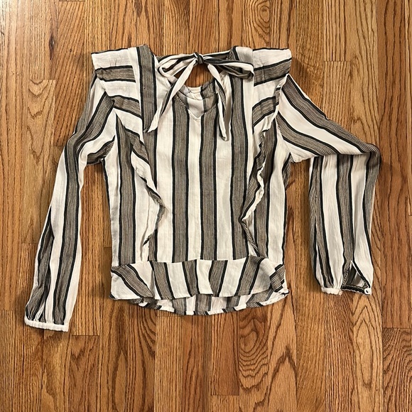 Isabelle Sinclair- Ruffle Blouse - Picture 2 of 3